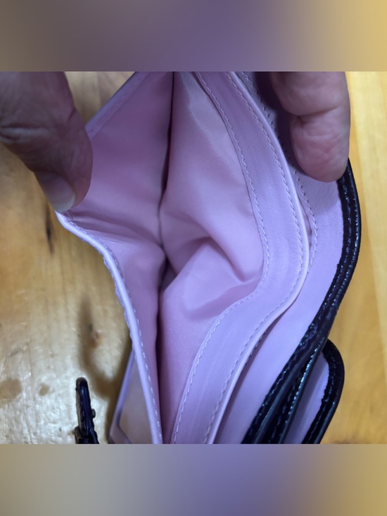 Coach patent leather wallet. - Picture 7 of 16